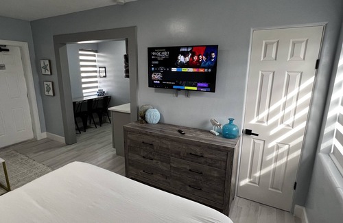 Daytona Beach Hotel | Cozy Beachside Modern Boutique Hotel Suite with Kitchen - by Oceano Suites