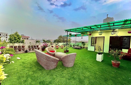 Taj Ganj Bed & Breakfast | Cozy Bed and Breakfast- 9 min walk from Taj Mahal