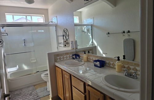Lancaster House | Cozy -bedroom house in charming Palmdale with AC