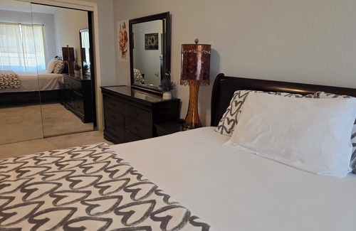 Lancaster House | Cozy -bedroom house in charming Palmdale with AC