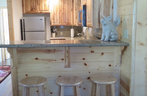 Big Bear Lake Cottage | Cozy Big Bear Lake family cottage, at the foot of Ski Summit!