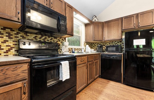 Blowing Rock Cabin | Cozy Blowing Rock Cabin - Hottub & Fireplace