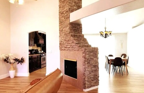 North Las Vegas Villa | Cozy Boho house in a quiet community, in N Las Vegas. 10-12 miles to the Strip