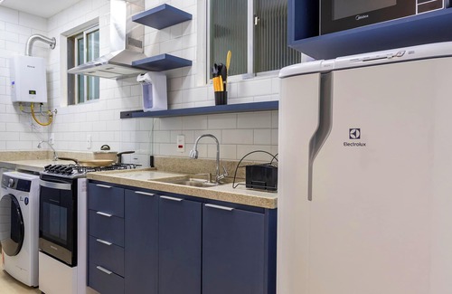 Copacabana Apartment | Cozy Apartment with Convenience in Copacabana: Comfort 2 Minutes from the Sand