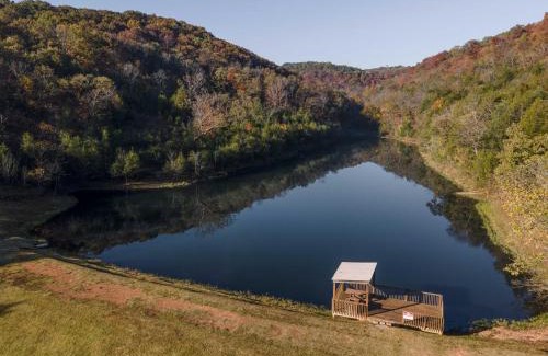 Notch Estates Apartment | Cozy Branson West Condo with Pool Access Near SDC!