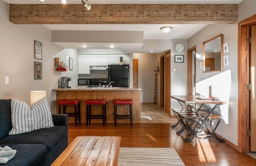 Notch Estates Condo | Cozy Branson West Condo w/Pool Access Near SDC!
