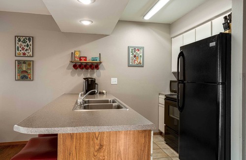 Notch Estates Condo | Cozy Branson West Condo w/Pool Access Near SDC!