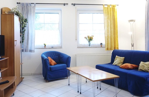 Zingst Apartment | cozy bright apartment on a large plot, near the beach