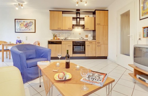 Zingst Apartment | cozy bright apartment on a large plot, near the beach