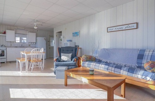 Bonshaw Cottage | Cozy Bright Cottage With Beach Access and Water Views of Southern PEI red Shores