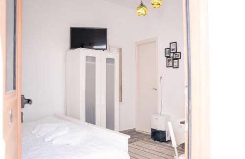 Fira Apartment | Cozy Budget Apartments in the Heart of Fira