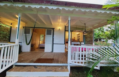 La Iglesia House | Cozy bungalow 5 minutes from the beach. Beautiful garden.