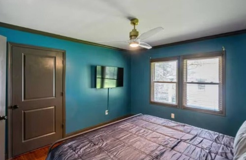 Belmont Historic District House | Cozy Bungalow in Historic Belmont, NC, close to downtown, Whitewater Center, etc