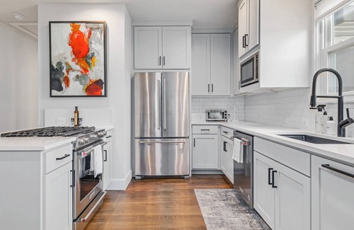 Clarksville House | Cozy Bungalow + Minutes to Downtown - Ivory II