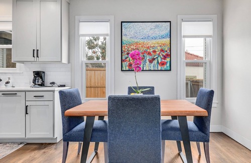 Clarksville House | Cozy Bungalow + Minutes to Downtown - Ivory II