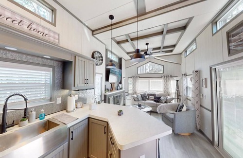 Hill City House | Cozy Bungalow with Hot Tub near Mt Rushmore & Custer State Park