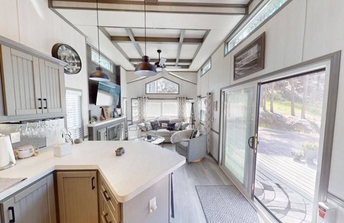 Hill City House | Cozy Bungalow with Hot Tub near Mt Rushmore & Custer State Park