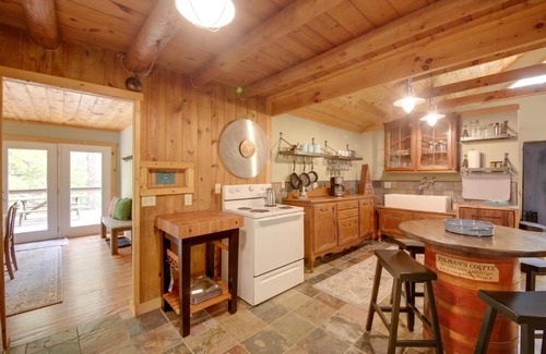 Bath House | Cozy Cabin 12 Mi to Miami University - Oxford!