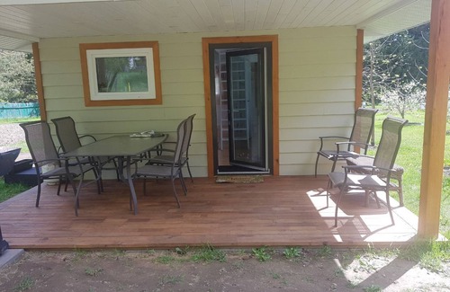 Tappen House | Cozy Cabin, 2 min to the HWY1, 5 minutes to the Shuswap lake