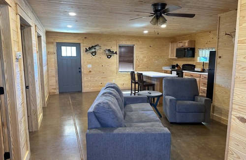 Grant Cabin | Cozy Cabin 5 mins from the lake~Covered Boat Port w/power & lights~Pets~WIFI