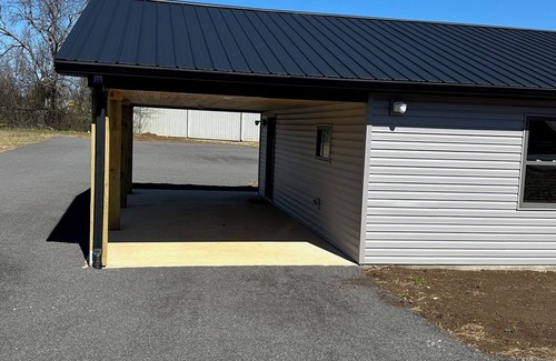 Grant Cabin | Cozy Cabin 5 mins from the lake~Covered Boat Port w/power & lights~Pets~WIFI