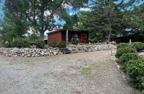 Saskatchewan Cabin | Cozy Cabin at Kannata Valley Sleeps 4 Overlooking Last Mountain Lake Pets Okay
