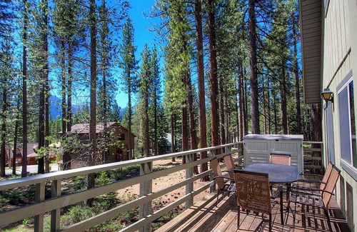 Country Club Estates House | Cozy Cabin by Lake Tahoe Accommodations
