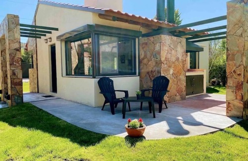 Lujan de Cuyo Cabin | Cozy cabin in charming Las Compuertas, Mendoza, Argentina with Pool,AC,WiFi,