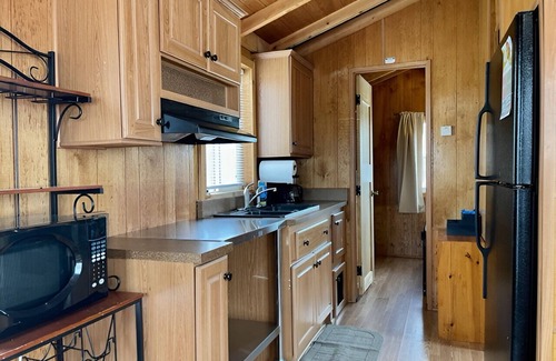 Frontier Cabin | Cozy cabin in delightful Kemmerer with AC, WiFi