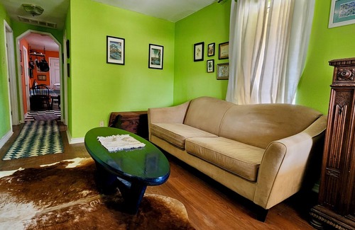 Montopolis House | Cozy cabin in Southeast Austin; located between the airport and downtown Austin