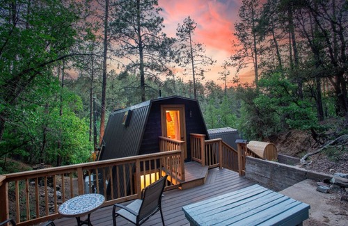 Groom Creek Cabin | Cozy Cabin in the Pines, 15 Min to Whiskey Row, 8 Min to Goldwater Lake