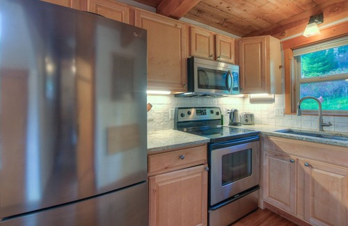 Eastsound Cabin | Cozy cabin in the woods, minutes from town, beaches, hiking