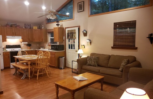 Sylva Cabin | Cozy cabin in the woods with AC, WiFi in awesome Sylva