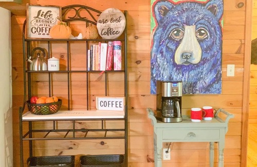 Dial Cabin | Cozy Cabin in woods with Hot Tub, Porch Swing Bed and Fire Pit in Aska Adventure