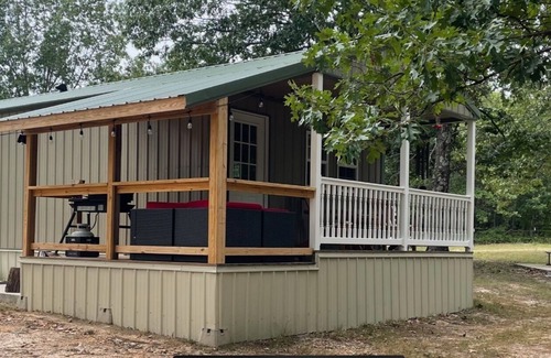 Lebanon Cabin | Cozy cabin near the Niangua river and Bennet Springs State park. Pet friendly !