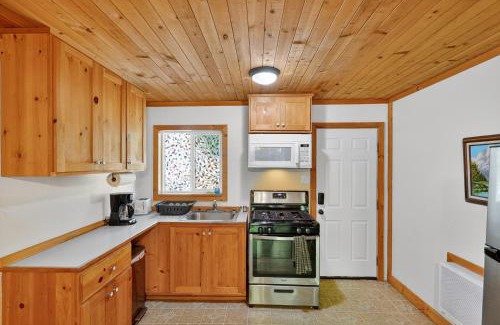 Cobb Hotel | Cozy Cabin Near Wineries, Harbin Hot Springs cabin