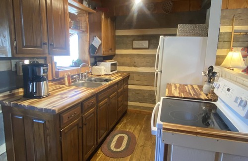 Boone Cabin | Cozy cabin on Howard's Creek! Near Fishing/ASU/Hiking/Tubing/Ziplines/Breweries!