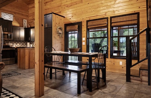 Broken Bow Cabin | Cozy Cabin on Mt Fork River *riverfront*