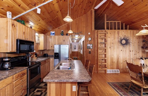 Harshaw House | Cozy Cabin On The Lake