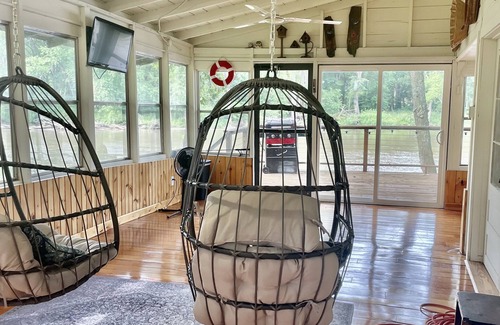 Janesville Cabin | Cozy cabin on the river! Pet friendly!