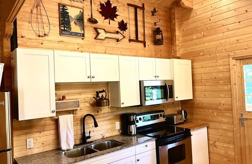 Huntsville Cabin | Cozy Cabin Overlooking Arrowhead Provincial Park and the Big East River