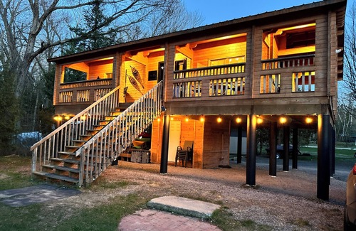 Huntsville Cabin | Cozy Cabin Overlooking Arrowhead Provincial Park and the Big East River