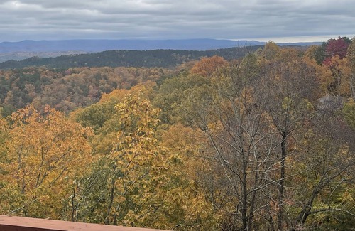 Ranger Cabin | Cozy Cabin Retreat with STUNNING MOUNTAIN views and HOT TUB!