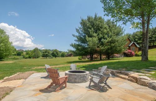 Fleetwood House | Cozy Cabin Right on the New River in Todd - Easy River Access - Fire Pit