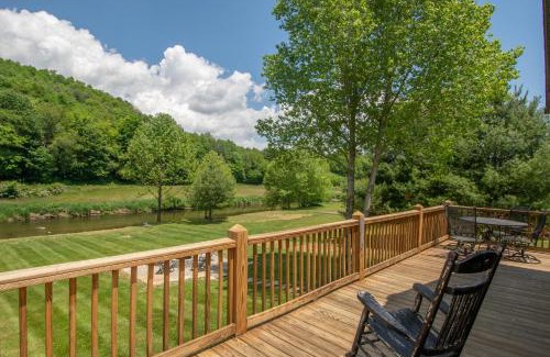 Fleetwood House | Cozy Cabin Right on the New River in Todd - Easy River Access - Fire Pit