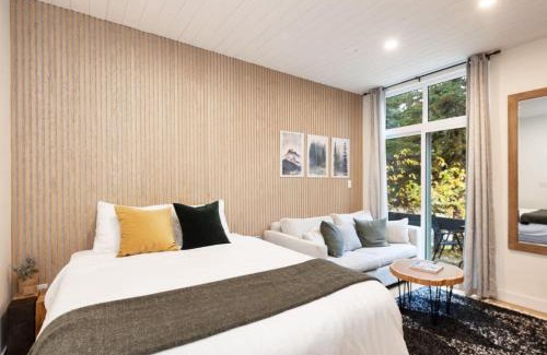 Blackcomb Apartment | Cozy Cabin Vibes at Glacier Lodge
