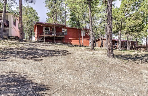 Ruidoso Cottage | Cozy Cabin w/Deck < 1 Mi to Midtown Ruidoso!