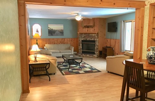 Au Train Cabin | Cozy cabin with fireplace! Winter wonderland, snowmobile, ice fish, ice caves,