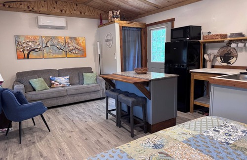 Clarendon Cabin | Cozy Cabin With Screened in Porch and Pond View