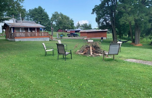 Watkins Glen Cabin | Cozy cabin with WiFi and AC in serene Watkins Glen.